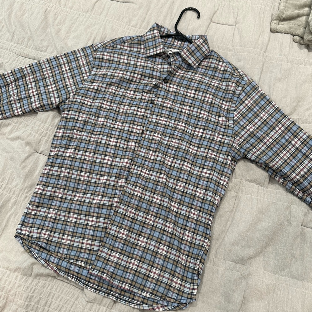 Peter Millar shirt. Excellent condition. Size small.